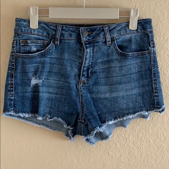 Celebrity Pink Pants - 3/$25 💙 CELEBRITY PINK High Waisted Raw Hem Short